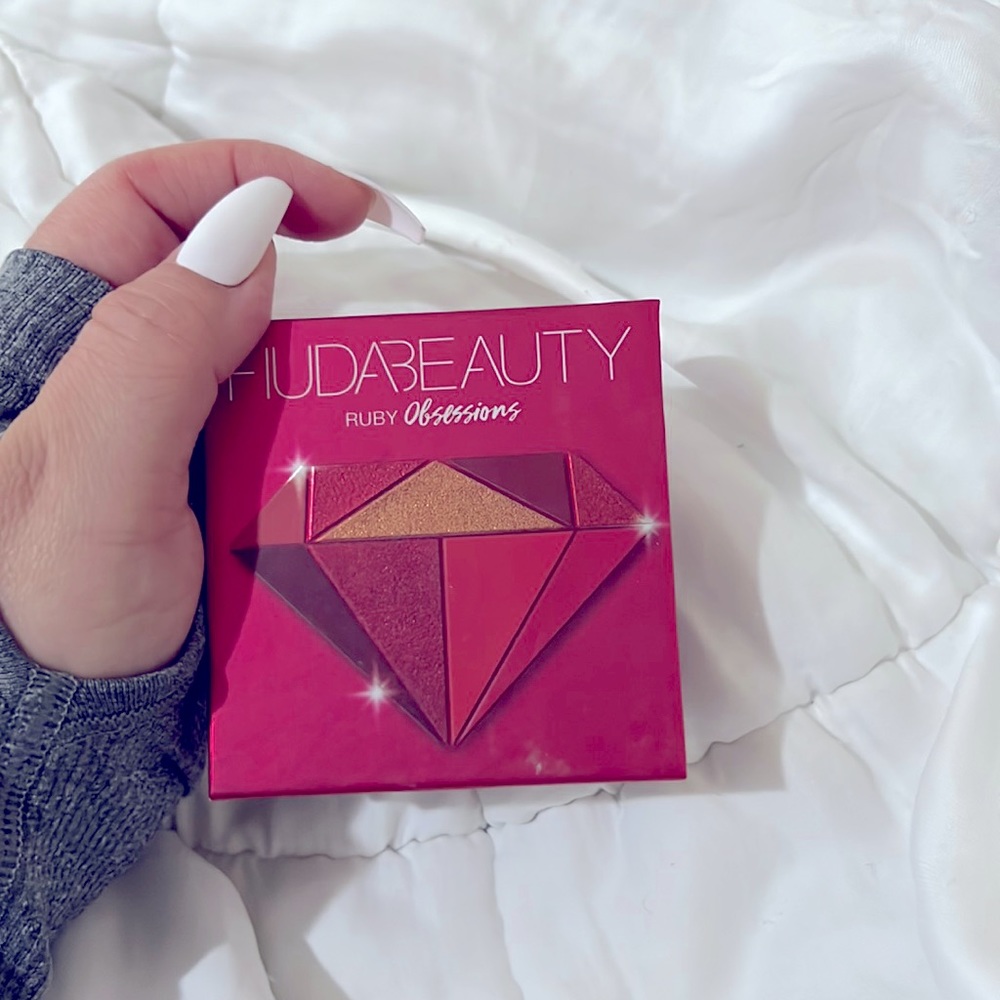 Huda Beauty Ruby Obsessions Pallet